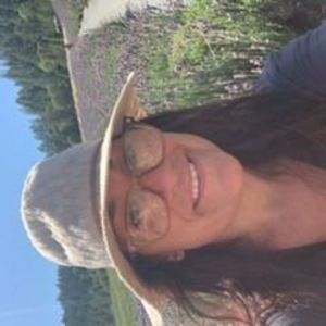 Meet your Posher, Claudia